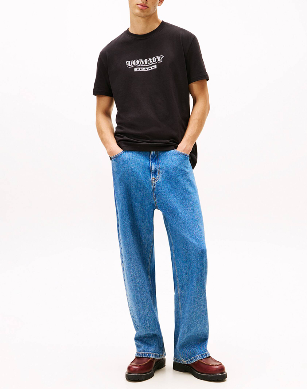 TOMMY JEANS TJM REG BILLS FONT SS TEE EXT