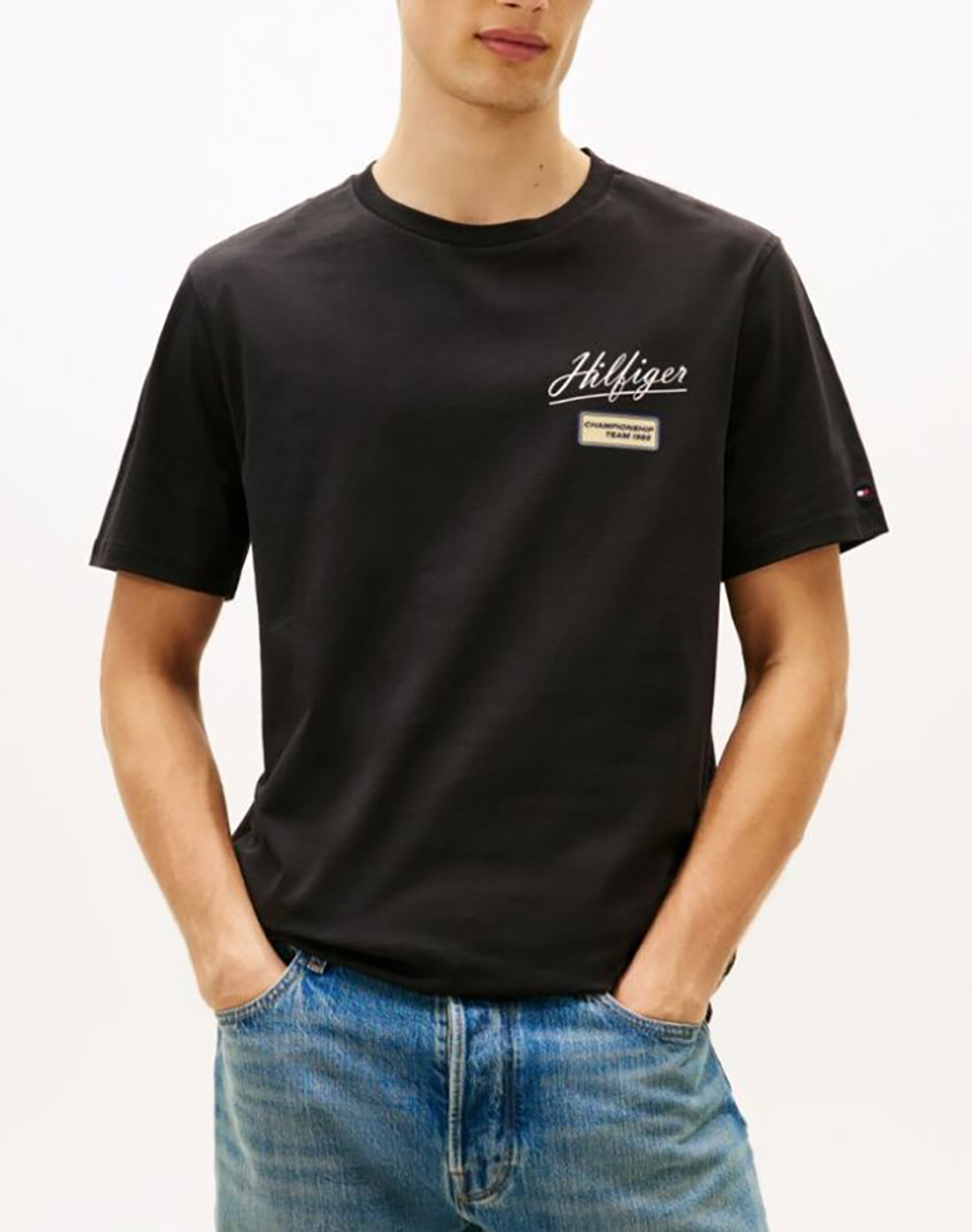 TOMMY HILFIGER MODERN ATH GRAPHIC BADGE TEE