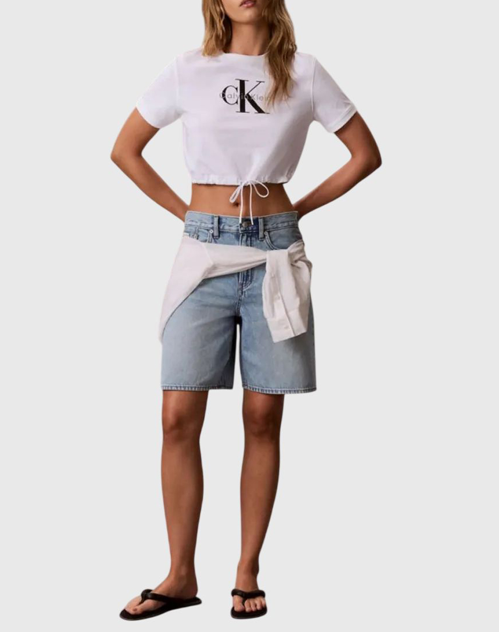 CALVIN KLEIN KEANS SS MONOLOGO CROPPED TIE TEE