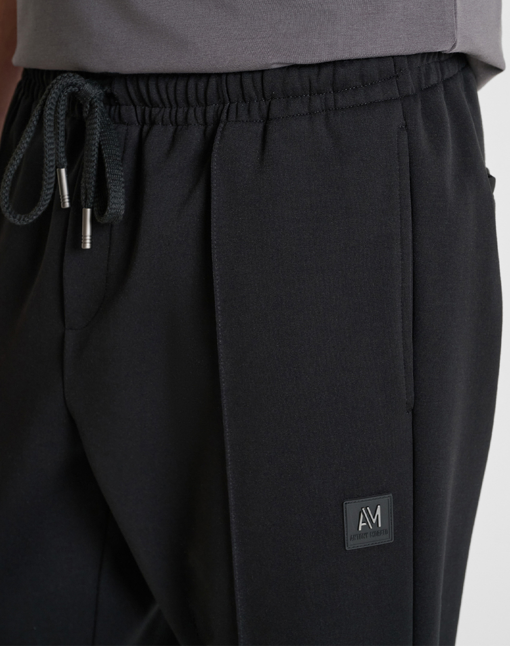 ANTONY MORATO MMFP00433FA150168 FLEECE TROUSERS CARROT FIT IN INTERLOCK COTTON BLEND FABRIC WITH LOGOED METAL BADGE АНЦУГ ЗА МЪЖЕ
