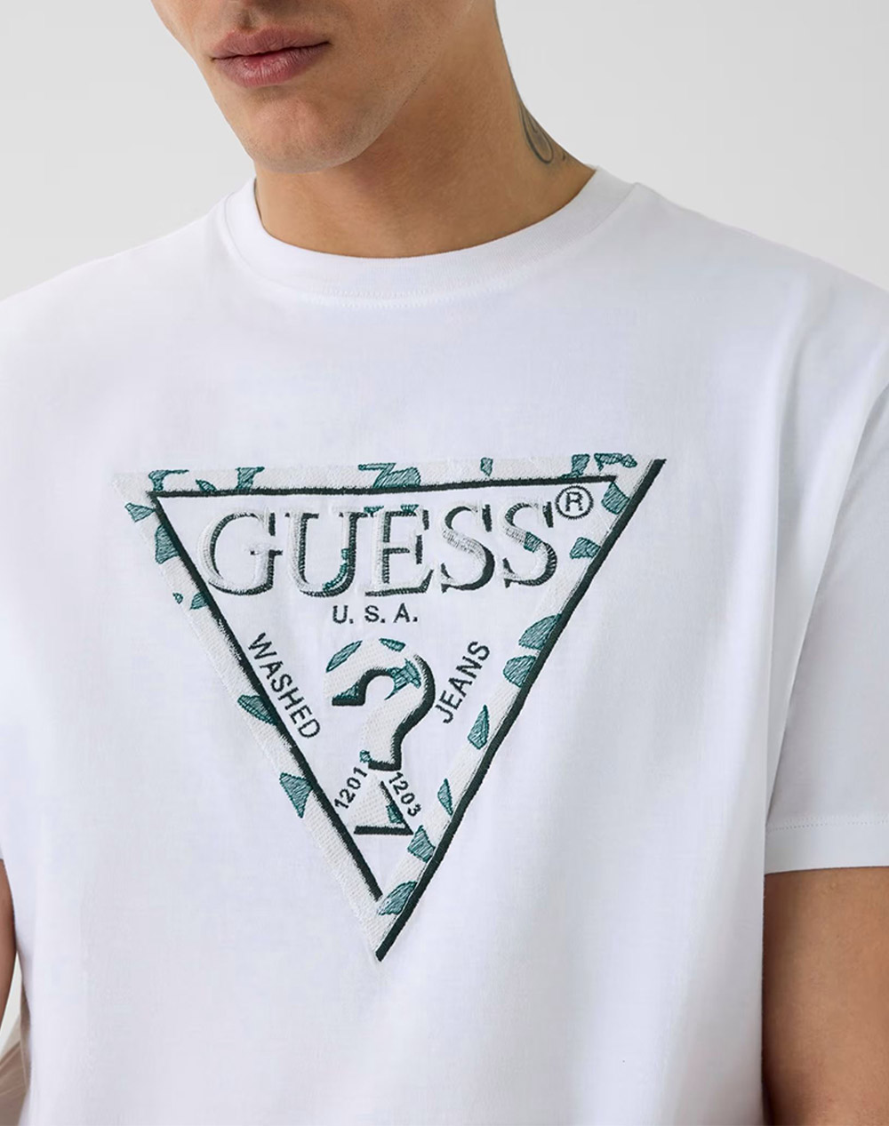 GUESS CN SS TRIANGLE LEAVES EMBROIDE БЛУЗА M