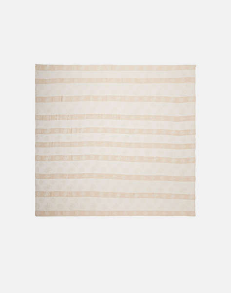 GUESS CRESIDIA KEFIAH JCQURD 120X120 ДАМСКИ АКСЕСОАРИ