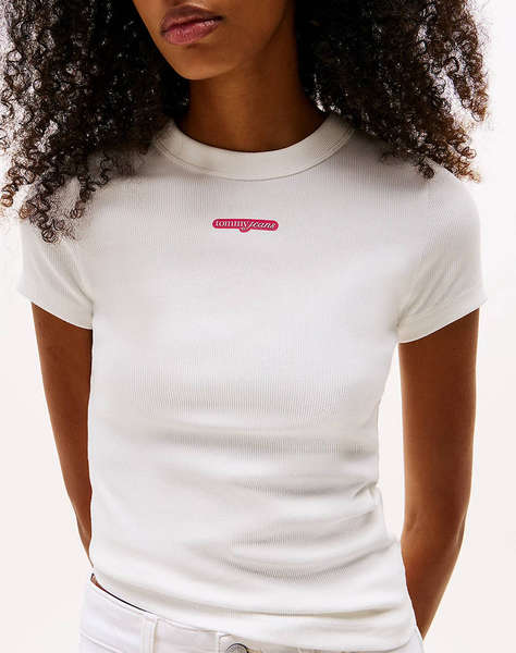 TOMMY JEANS TJW SLIM SCRIPT LABEL SS TEE EXT