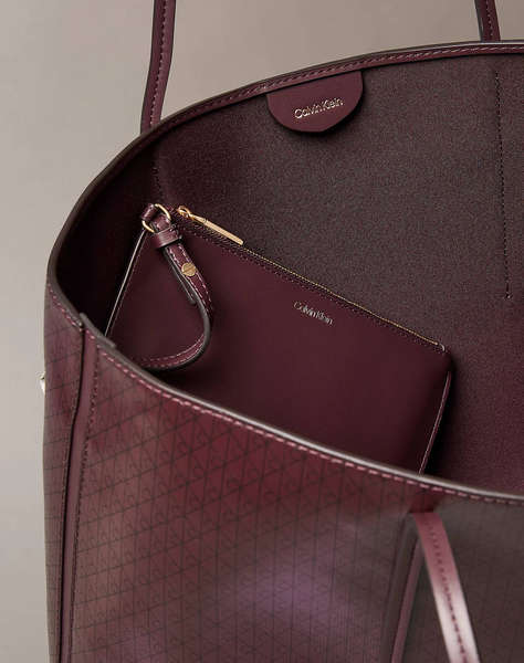 CALVIN KLEIN JEANS AOP TOTE W/ POUCH ON STRAP (Размери: 39 x 28 x 13см.)