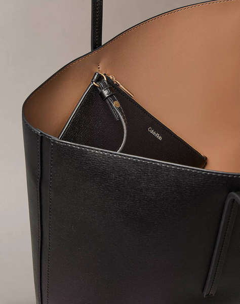 CALVIN KLEIN JEANS FOIL LOGO TOTE W/POUCH (Размери: 40 x 28 x 12см.)