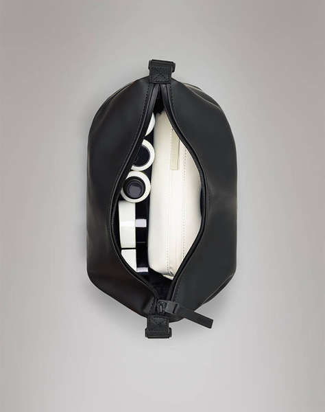 RAINS Hilo Wash Bag W3 (Размери: 18 x 12 x 26см.)