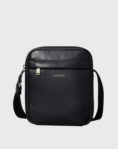 CALVIN KLEIN RAISED REPORTER (Размери: 18 x 22 x 7см.)