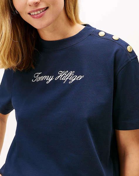 TOMMY HILFIGER GOLD BTN SCRIPT MDRN SS TEE