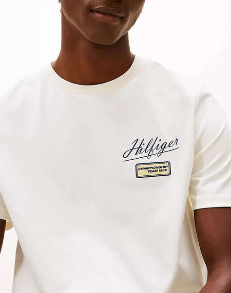 TOMMY HILFIGER MODERN ATH GRAPHIC BADGE TEE