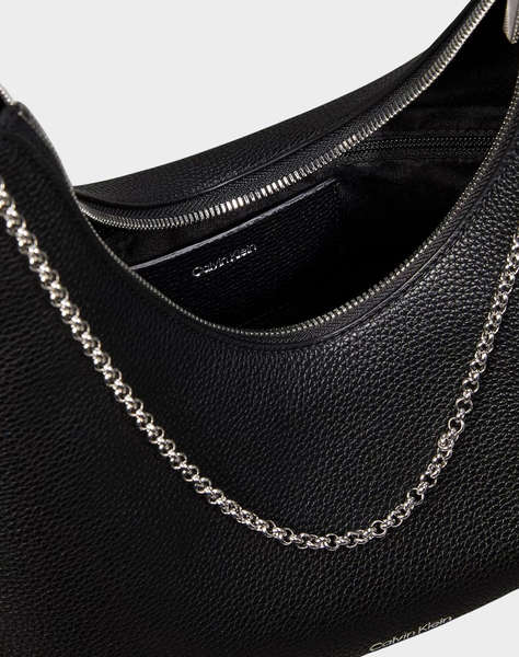 CALVIN KLEIN JEANS EMBLEM HW PEBBLE TOP ZIP HOBO