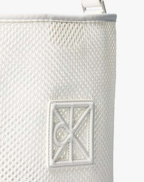 CALVIN KLEIN JEANS EMBLEM MESH BUCKET