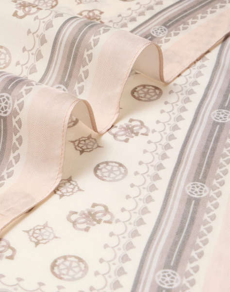 GUESS  PRINTED KEFIAH 120 X 120 ДАМСКИ АКСЕСОАРИ