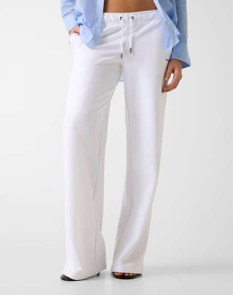 GUESS JEANS GJ REG ICONIC EMBRO JOGGER ПАНТАЛОН ЗА ЖЕНИ