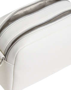 CALVIN KLEIN OVER WEBBING CAMERA BAG21 PU (Размери: 21 x 16 x 9 см.)