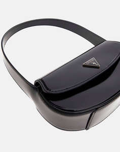 GUESS ARNELA FLAP SHOULDER BAG ДАМСКА ЧАНТА (Размери 22х11х7см.)