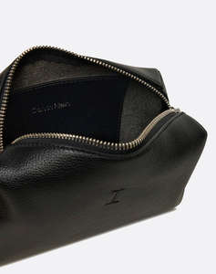 CALVIN KLEIN JEANS CK PLAQUE CAMERA BAG (Размери: 20 x 11 x 7см.)