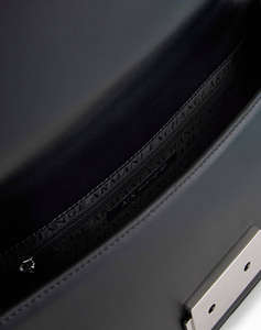 ARMANI EXCHANGE MESSENGER BAG (Размери: 25 x 16 x 6.5см.)