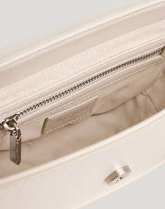 PEPE JEANS CRISHA LIMITED ДАМСКА ЧАНТА(размери: 25 x 16 x 7.5см.)