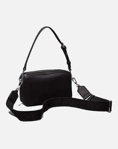 CALVIN KLEIN JEANS CK MUST CONVERTIBLE CAMERA BAG (размери: 21.5 x 16.5 x 5см.)
