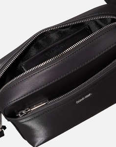 CALVIN KLEIN JEANS CK MUST CONVERTIBLE CAMERA BAG (размери: 21.5 x 16.5 x 5см.)