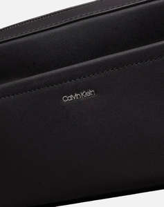 CALVIN KLEIN JEANS CK MUST CONVERTIBLE CAMERA BAG (размери: 21.5 x 16.5 x 5см.)