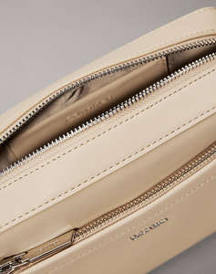 CALVIN KLEIN JEANS CK MUST CONVERTIBLE CAMERA BAG (размери: 21.5 x 16.5 x 5см.)