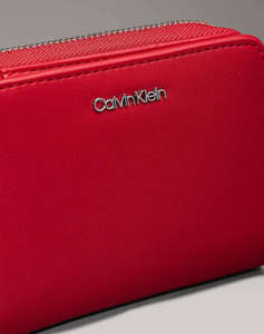 CALVIN KLEIN JEANS CK MUST MEDIUM ZIP AROUND WALLET (размери: 12 x 10 x 3см.)