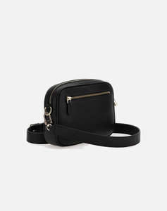 GUESS MERIDIAN CAMERA BAG ДАМСКА ЧАНТА (Размери: 24 x 18 x 4 см.)