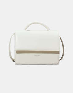 CALVIN KLEIN JEANS CK LINN TOP HANDLE CROSSBODY (Размери: 19 x 13 x 7.5см.)