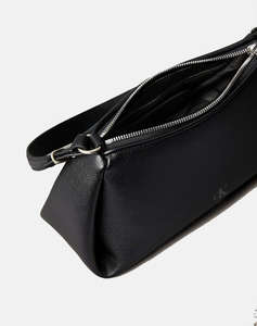 CALVIN KLEIN JEANS DROP SMALL SHOULDER BAG (Размери: 28 x 15 x 8см.)