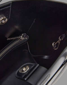 PEPE JEANS COLBIE LIMITED ДАМСКА ЧАНТА (размери: 33.5 x 14.5 x 26см.)