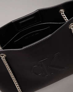 CALVIN KLEIN SCULPTED CHAIN SHOULDER BAG (Размери: 20 x 26 x 9см.)