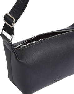CALVIN KLEIN JEANS ULTRALIGHT SHOULDER BAG22 PU (Размери: 21.5 x 16 x 10см.)