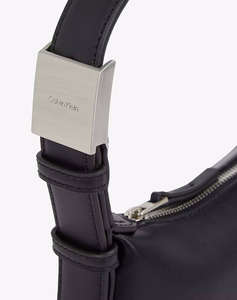 CALVIN KLEIN HARDWARE HANDLE MINI BAG (Размери: 14.5 x 22 x 6см.)