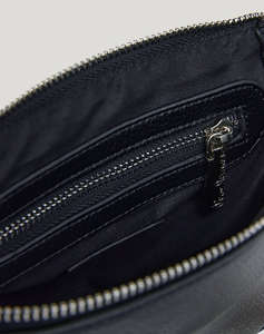 PEPE JEANS CRISHA MAIN ДАМСКА ЧАНТА(Размери: 25 x 16 x 7.5см.)