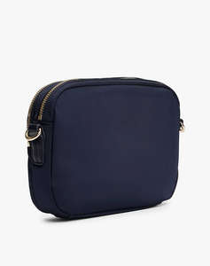 TOMMY HILFIGER POPPY CAMERA BAG CORP (Размери: 21 x 5 x 17см.)
