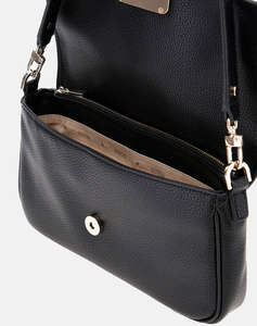 GUESS CIRCE FLAP SHOULDER BAG ДАМСКА ЧАНТА (Размери: 26 x 13 x 4.5см.)