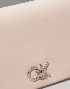 CALVIN KLEIN JEANS CK CONVERTIBLE MINI BAG (Размери:13 x 24 x 7см