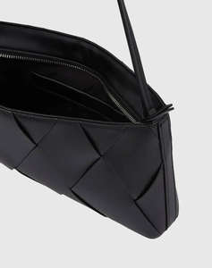 CALVIN KLEIN JEANS CK WOVEN ELONGATED SHOULDER BAG (Размери: 31 x 5 x 14,5см)
