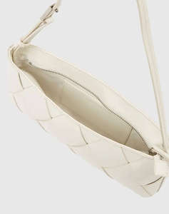 CALVIN KLEIN JEANS CK WOVEN ELONGATED SHOULDER BAG (Размери: 31 x 5 x 14,5см)