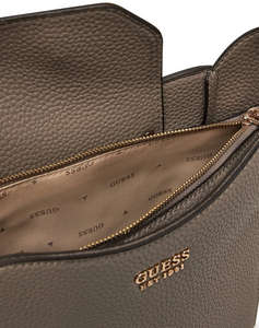 GUESS BRENTON SM GRLFRIEND BUCKT ДАМСКА ЧАНТА(Размери: 23 x 16 x 8см.)