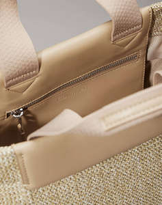 CALVIN KLEIN JEANS CK RAFFIA SMALL TOTE CROSSBODY (Размери: 22 x 38 x 16см.)