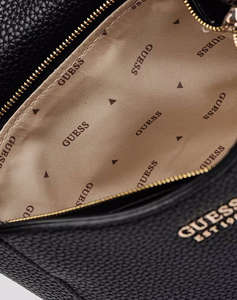 GUESS BRENTON SM GRLFRIEND BUCKT ДАМСКА ЧАНТА(Размери: 23 x 16 x 8см.)