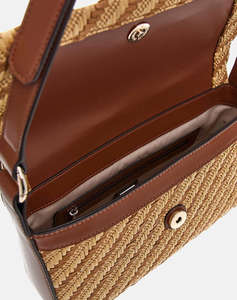 GUESS SIMONA FLAP SHOULDER BAG ДАМСКА ЧАНТА(Размери: 24 x 18 x 7см.)