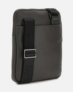 GUESS MILANO CROSSBODY FLAT МЪЖКА ЧАНТА(Размери: 19 x 23 x 2см.)
