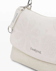 DESIGUAL D3 BAG_DEJAVU POSADAS ECRU ДАМСКА ЧАНТА (Размери: 32 x 23 x 12см.)
