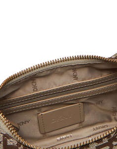 DKNY R44EFI49 ABBY CROSS BODY HANDBAG DKNY ( Размери: 27 x 13 x 8.5см.)