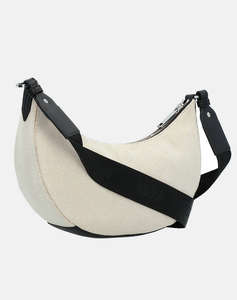 BOSS Addison Halfmoon CV 10271597 01 ( Размери : 27 x 15 x 8см.)