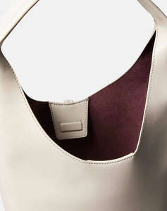 CALVIN KLEIN STN LCK SLCHY SMLL S (Размери: 18.5 x 23.5 x 12см.)