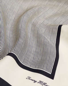 TOMMY HILFIGER TH ELEVATED FLAG SILK SQUARE